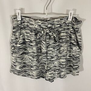 Lou & Grey Ruffle Waist Paperbag Shorts